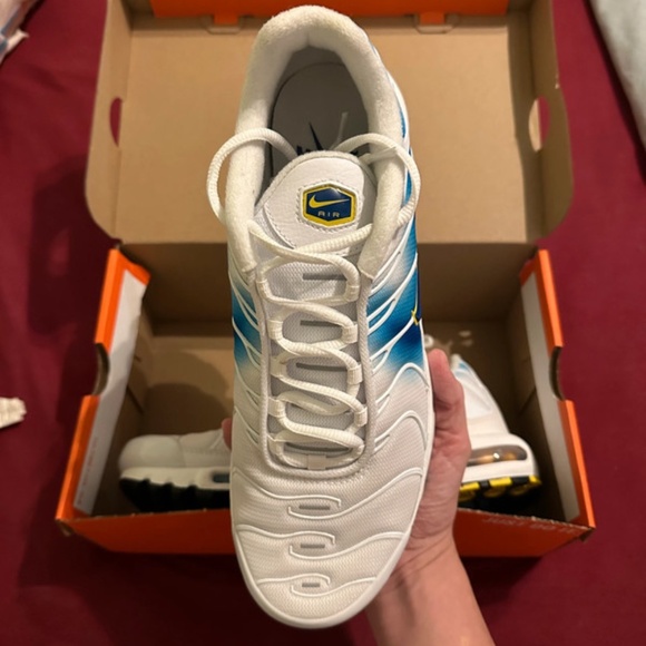 Nike Air Max Plus Spray Paint Swoosh White Blue - Picture 2 of 5